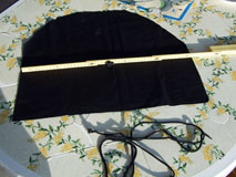Ho ritagliato due semicerchi larghi circa 55/60 cm. e di altezza nel punto massimo di circa 45/50 cm