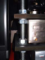ilsitodelfaidate.it - Dettaglio di montaggio delle barre filettate nel Mobile Rack per l'impianto Stereo
