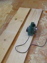 ilsitodelfaidate.it Le tavole di legno grezzo devono essere lisciate con un pialletto elettrico