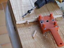 ilsitodelfaidate.it Utilizzo di una guida per fare i fori delle spine di legno