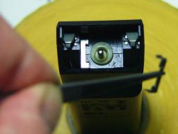 Asportare le molle di blocco del rasoio braun 5280 con le pinzette a molla
