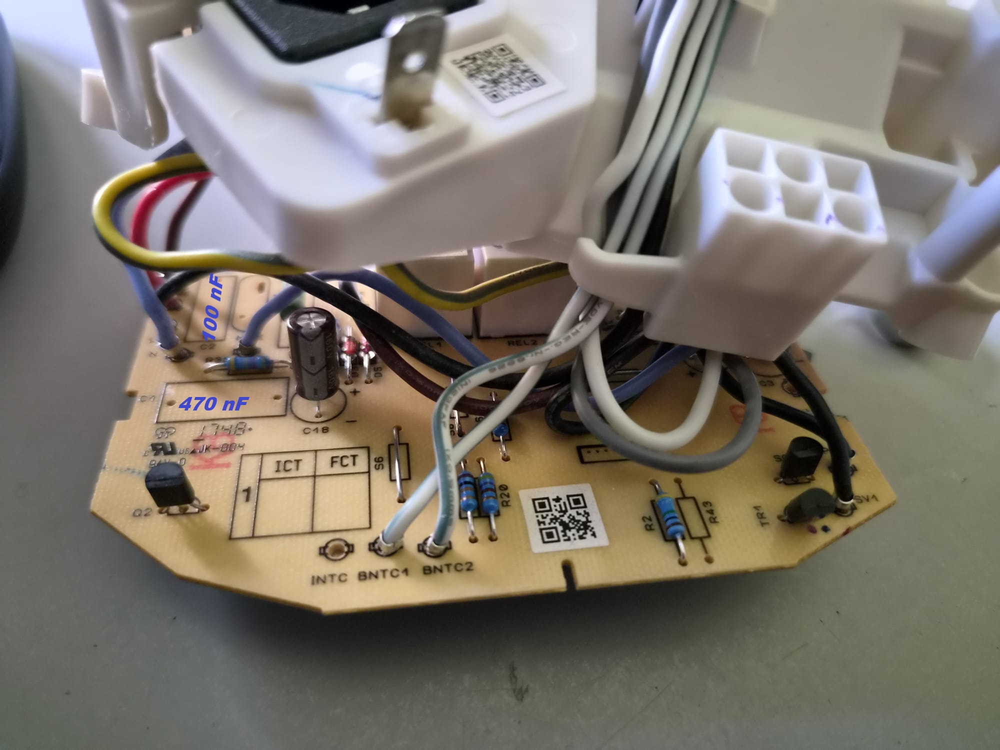 PCB Posizione condensatori rimossi