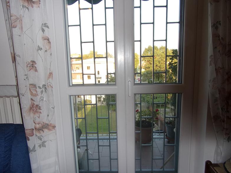 lato sinistro interno si intravede una calamita