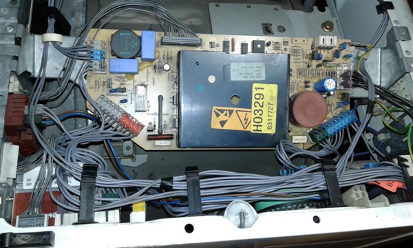 Questa è la scheda di controllo. Se fosse lei la causa temo sarebbe molto costosa