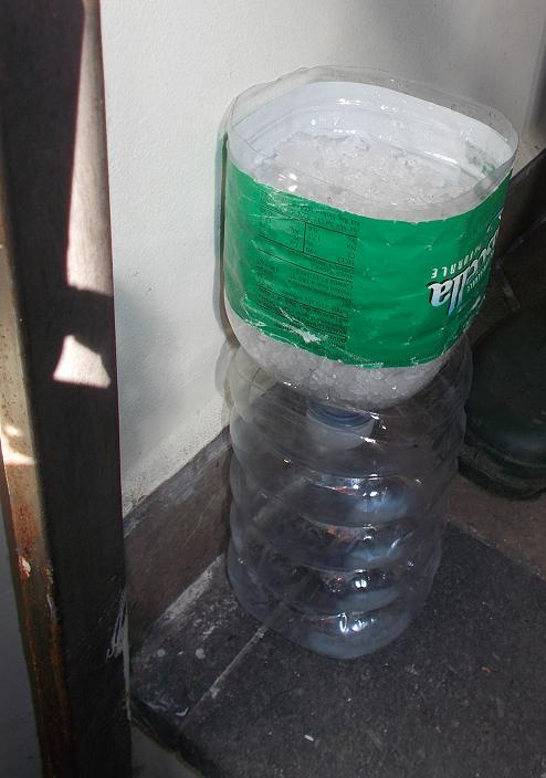umidita' bottiglia sale DSCN2203_2.JPG