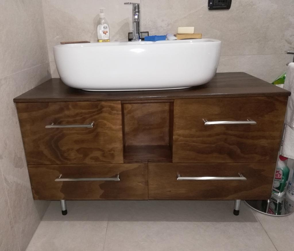 Mobiletto_Bagno_pt_rsz.jpg