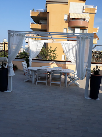parte di terrazza finita con gazebo fatto da me in attesa del montaggio della copertura