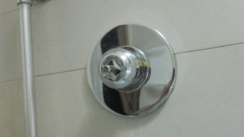 Qui manca la manopola; l'ho levata per una migliore visualizzazione