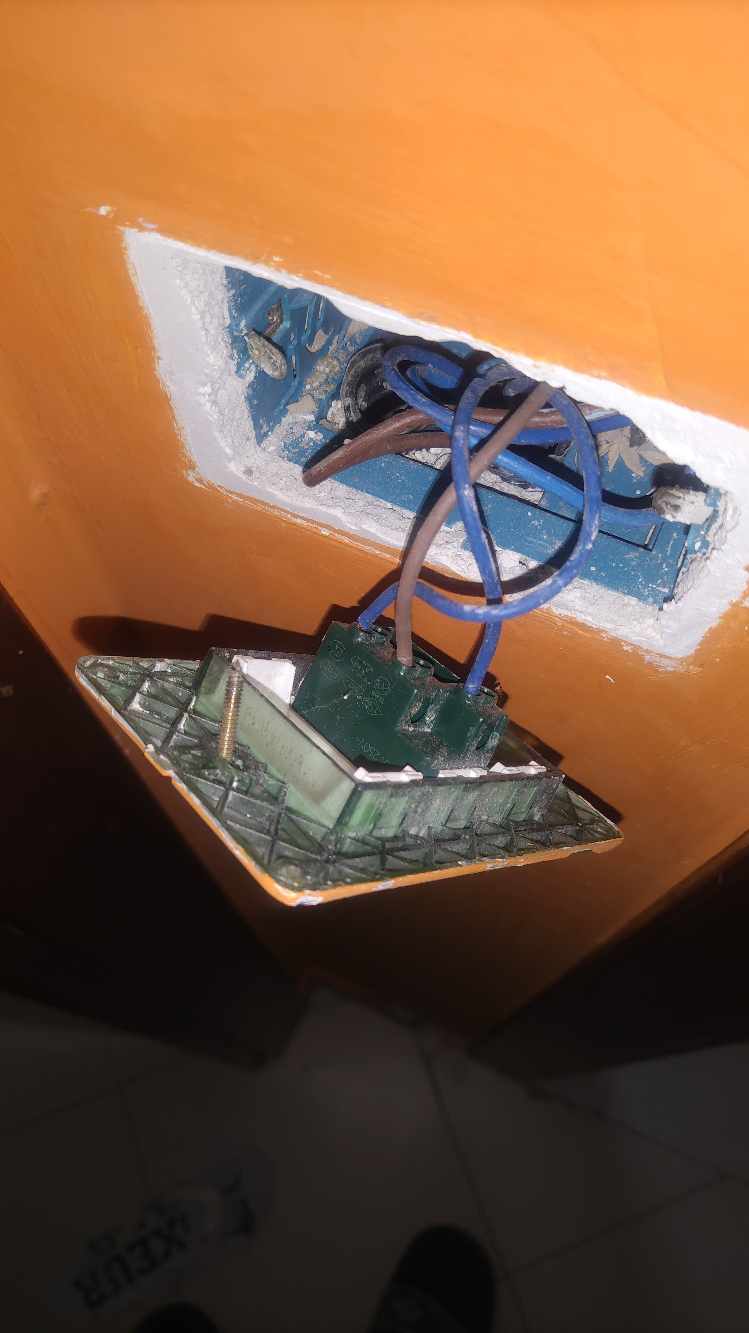 Questo è l'interruttore che vorrei sostituire col sonoff mini