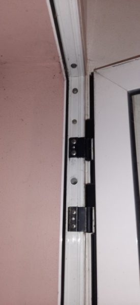 Porta con telaio a dx non in bolla.jpg