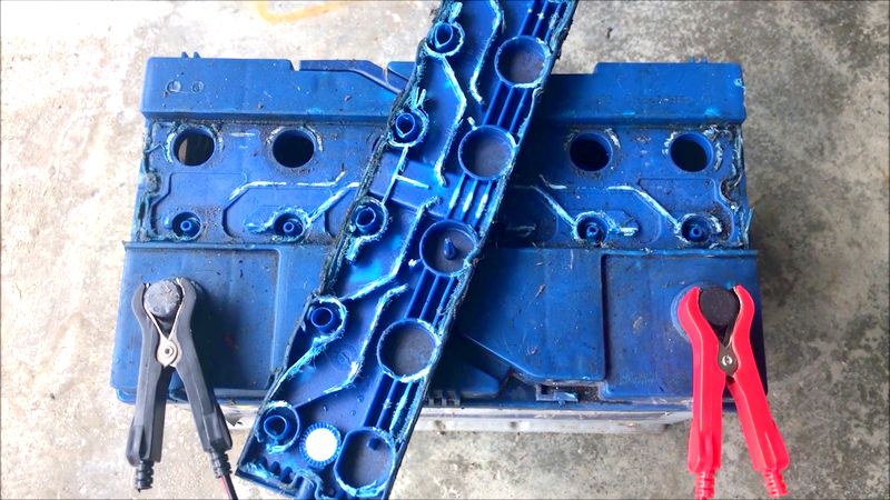 varta blue dynamics tappi aperti_2.jpg