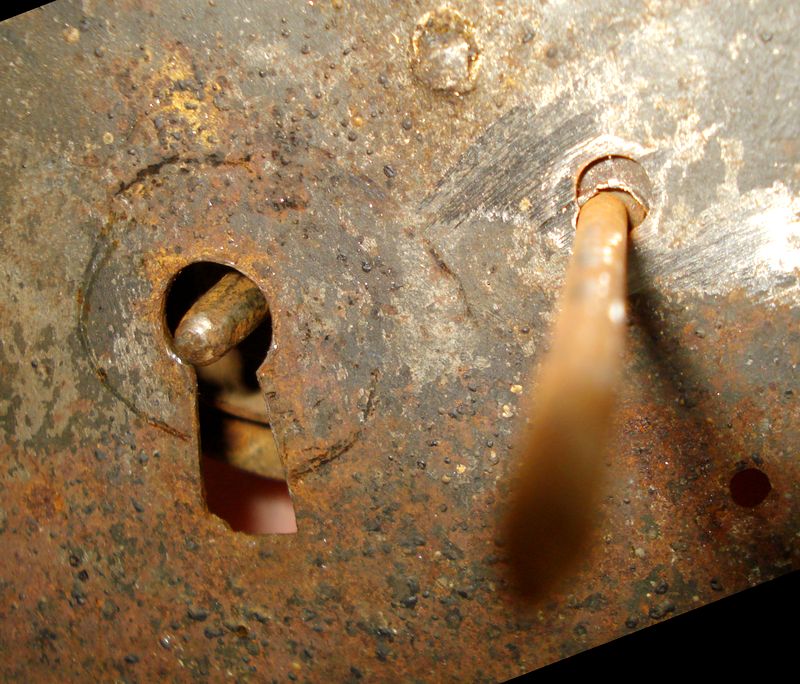 serratura soluzione chiodo 2mm ok DSC01166_2.JPG