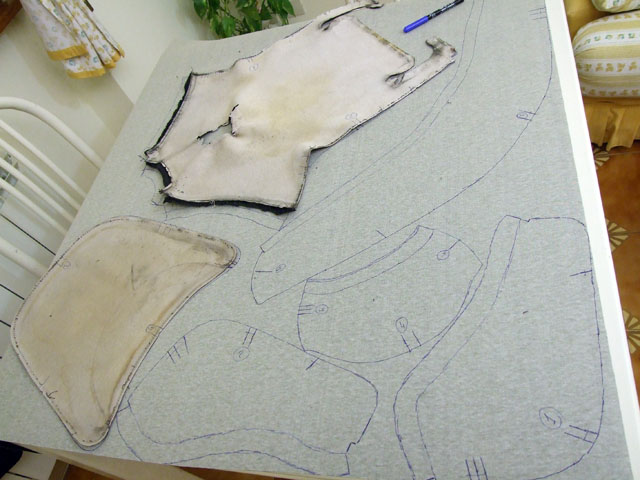We report the drawing of the pieces of the old seat on the sheet of imitation leather