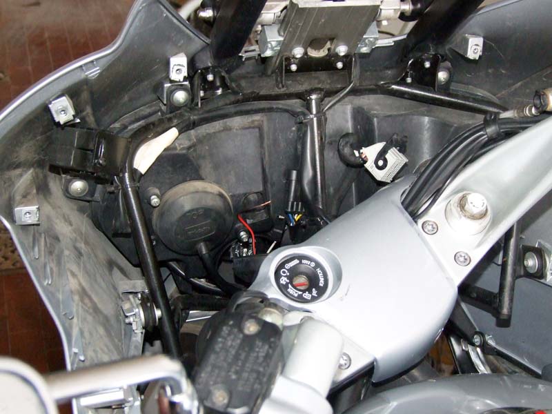 Verificare sul libretto di uso e manutenzione della moto come sostituire le lampadine Verificare sul libretto di uso e manutenzione della moto come sostituire le lampadine