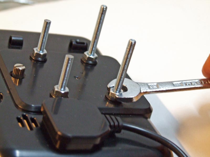 I fixed the screws to the support and locked them with a lock nut