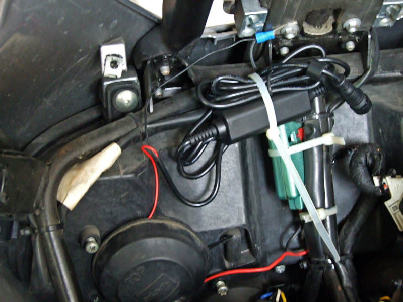 Connecting the navigator power supply