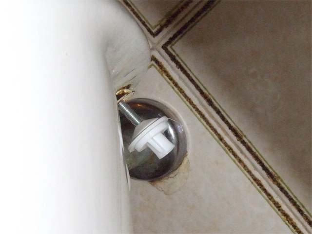 We fit the wing nuts and tighten to lock the board