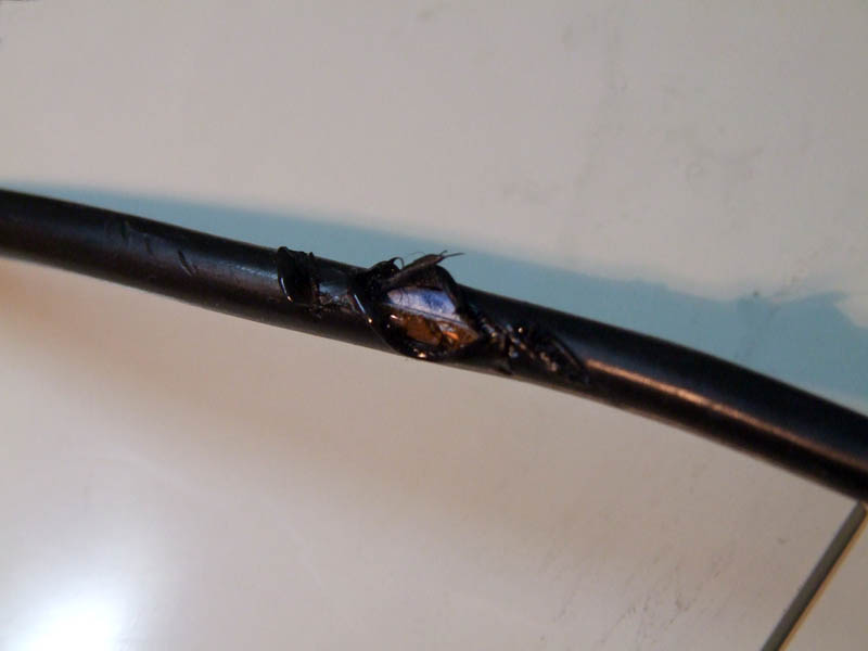 Il filo di alimentazione si è squagliato lasciando i fili di rame a vista