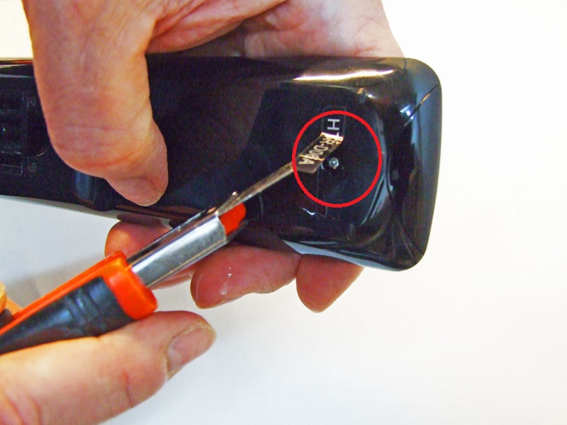 A volte una o più viti di chiusura possono essere coperte da un'etichetta