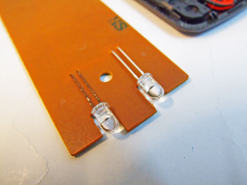 Led ad infrarossi montati su un telecomando TV