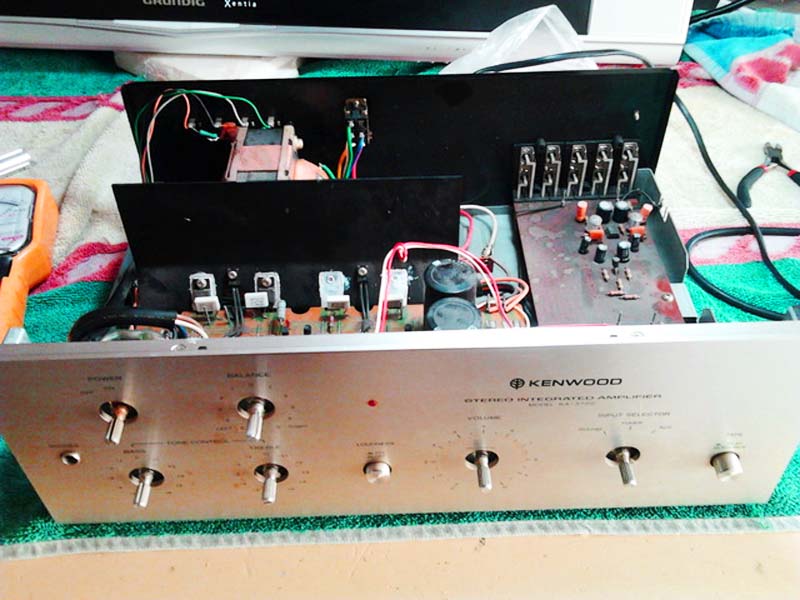 Amplificatore Kenwood KA3700 dettaglio interno