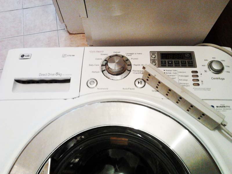 Verifica dell'esterno della lavatrice