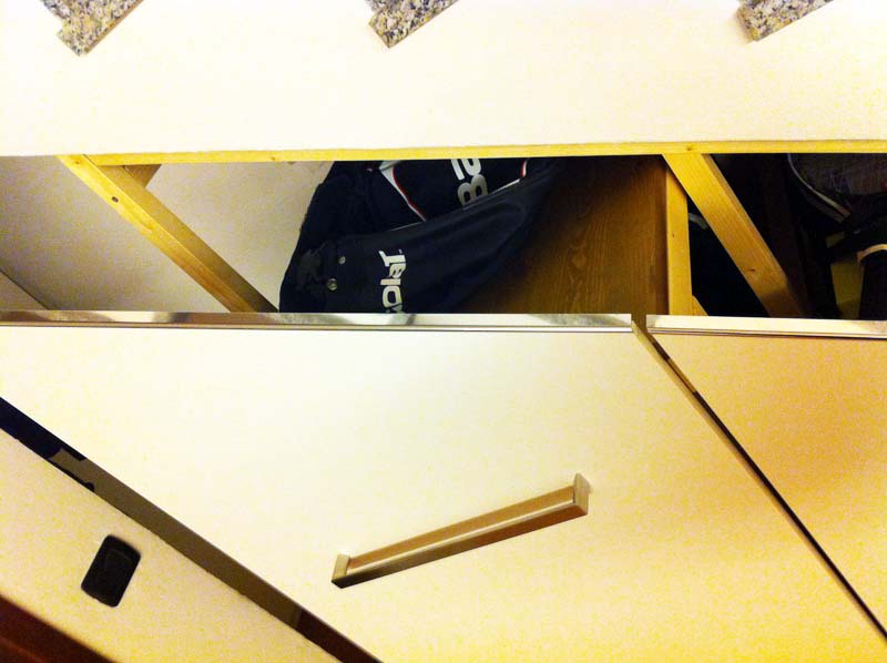 I pannelli frontali del mobile sottoscala I pannelli frontali del mobile sottoscala