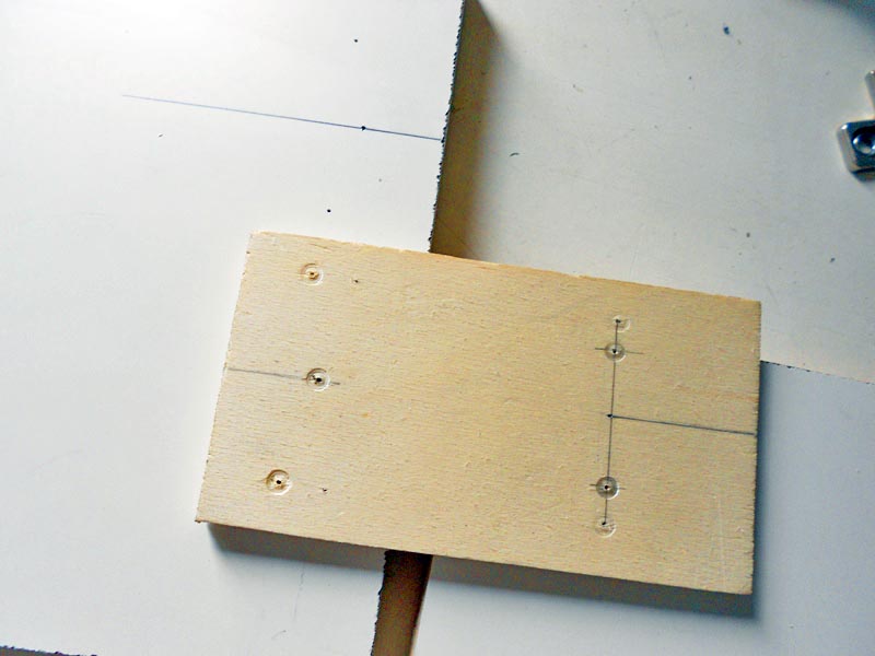 Using the jig for mounting snap hinges Using the jig for mounting snap hinges