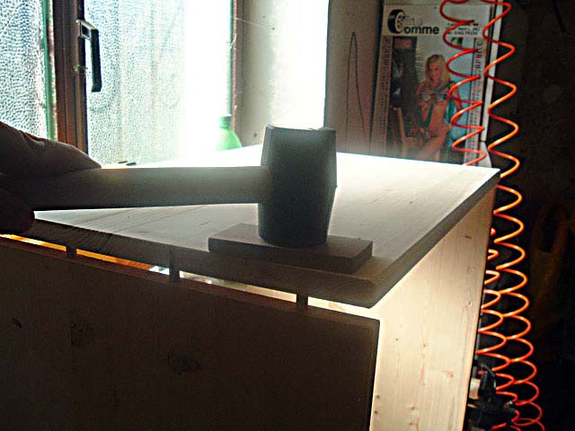 Let's try to join the joints made with wooden dowels Let's try to join the joints made with wooden dowels