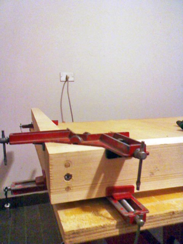 Test assembly of a built-in wardrobe frame Test assembly of a built-in wardrobe frame