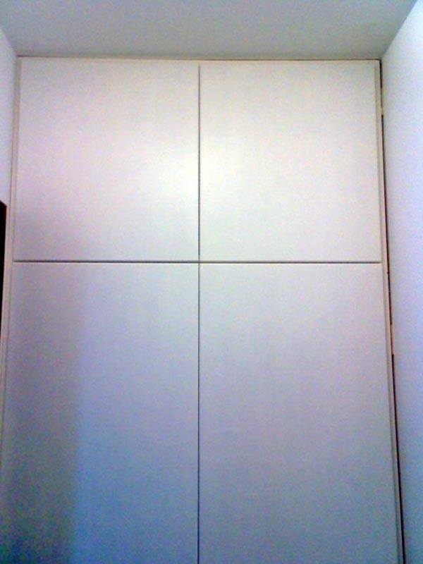 Assembling the doors of a built-in wardrobe Assembling the doors of a built-in wardrobe