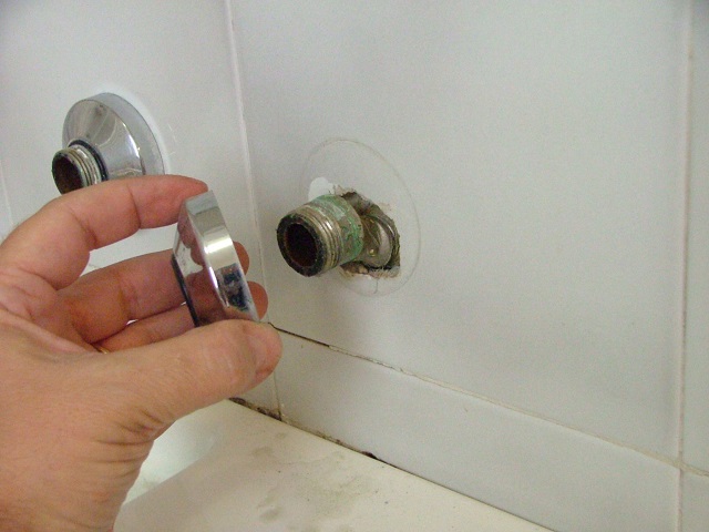 The fittings under the tap are called "eccentric fittings" The fittings under the tap are called "eccentric fittings"