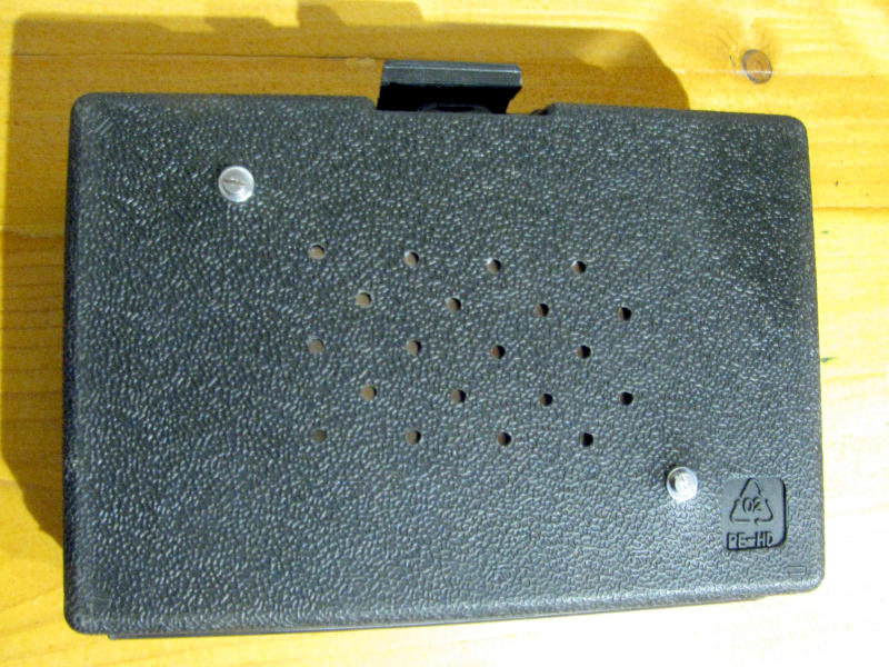 Fissaggio dell’alimentatore con viti M3 Alimentatore fissato alla scatola tramite viti e dadi M3