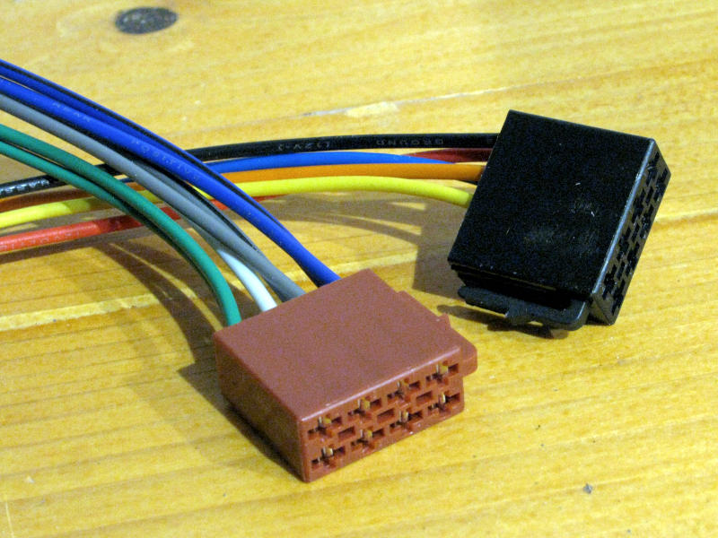 Connettori ISO per collegamento Autoradio Connettori ISO per collegamento Autoradio