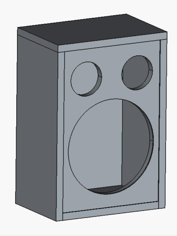 Modello 3D della cassa amplificata per karaoke realizzato con FreeCAD Rendering 3D della cassa amplificata per karaoke realizzato con FreeCAD. Il modello mostra chiaramente la struttura della cassa con il pannello frontale che ospita i tre altoparlanti: il woofer da 25cm in basso al centro e i due altoparlanti più piccoli in alto. Il modello 3D è stato fondamentale per definire le dimensioni esatte di ciascun pannello prima del taglio