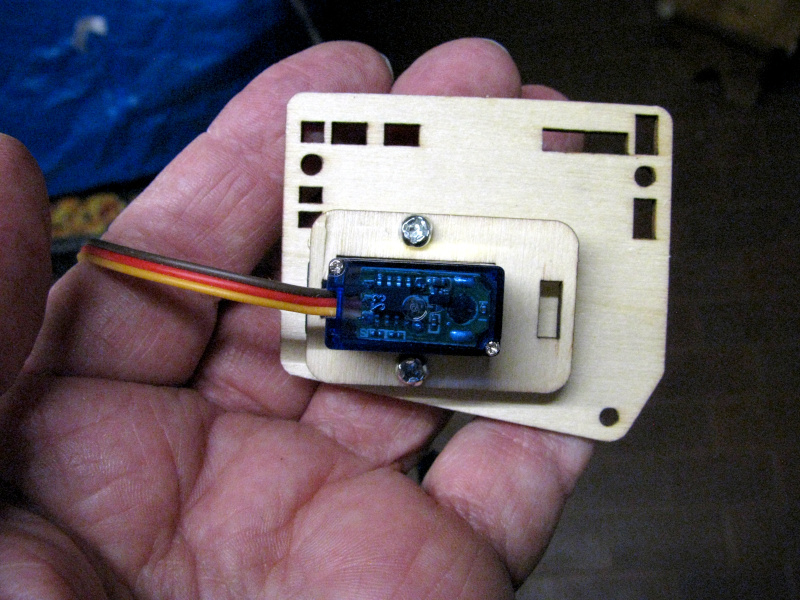 Assembling the Robot Arm Feed Control Servo Board Assembling the Robot Arm Feed Control Servo Board