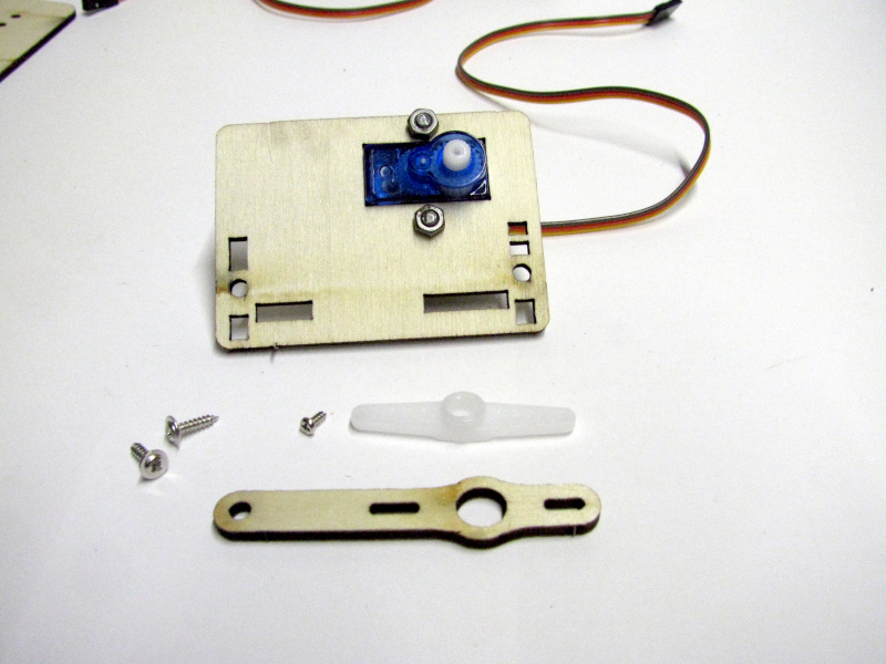 Components of the control arm of the second segment of the robotic arm Components of the control arm of the second segment of the robotic arm