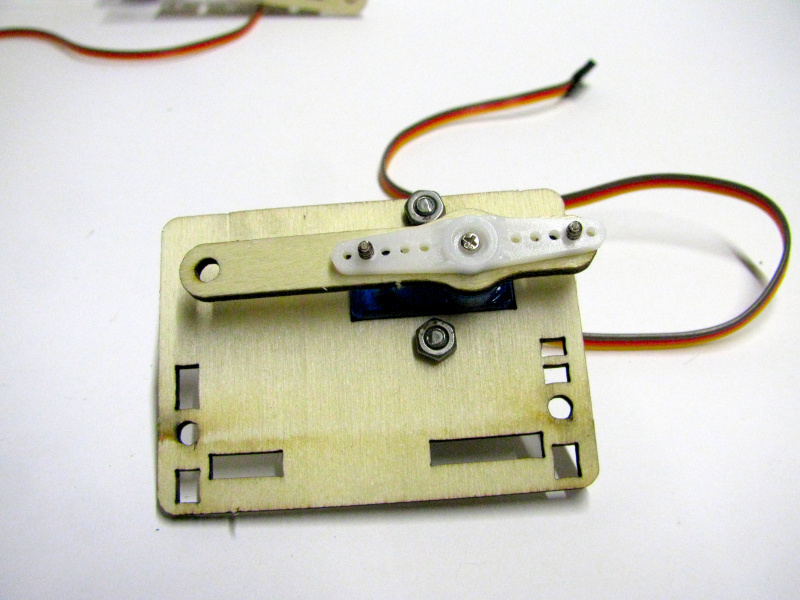 Assembling the control arm of the second segment of the robotic arm Assembling the control arm of the second segment of the robotic arm