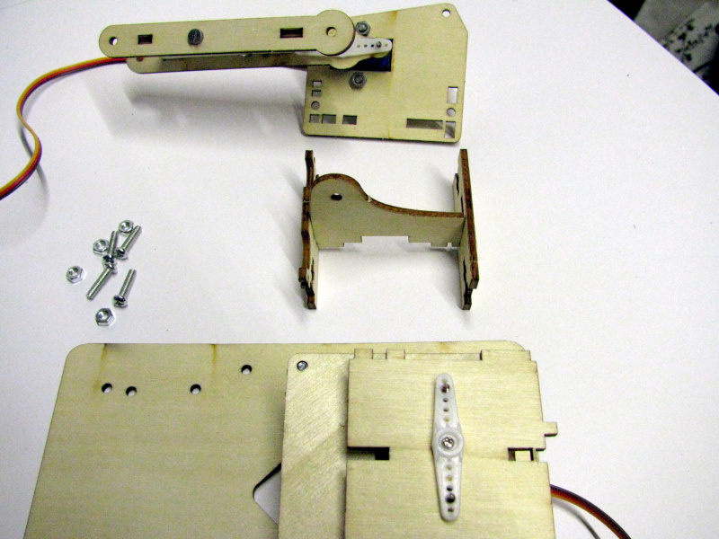 Assembling the first arm segment support on the rotating base Assembling the first arm segment support on the rotating base