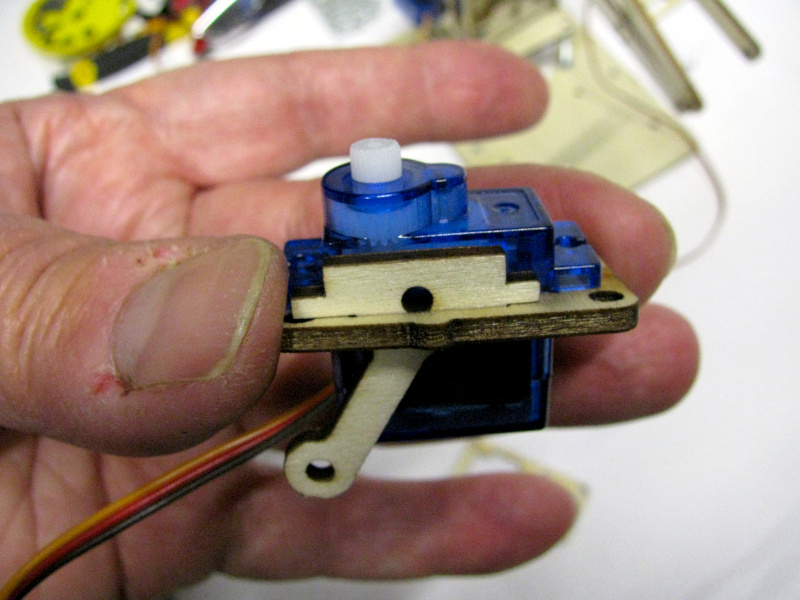 Mounting the spacer with the linkage connecting arm Mounting the spacer with the linkage connecting arm