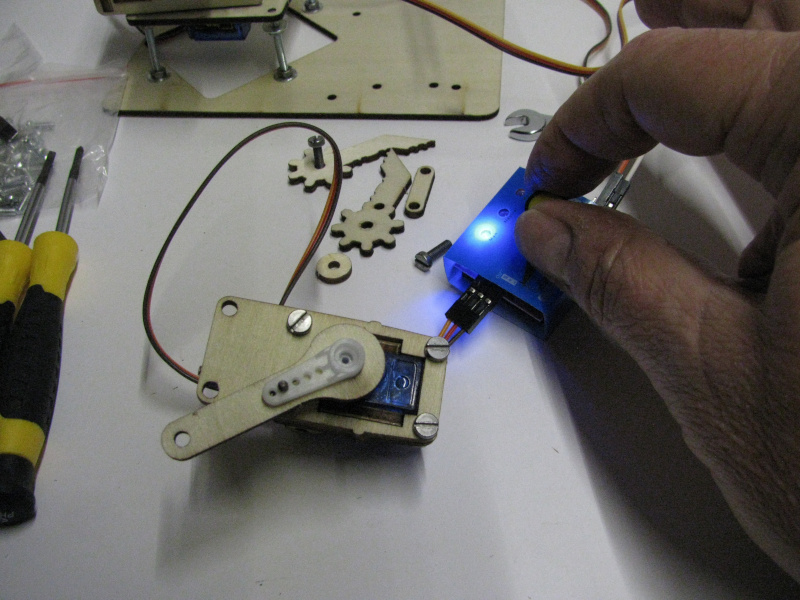How to position the arm on the servo How to position the arm on the servo