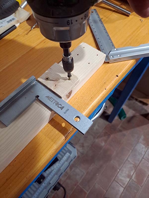 I fix the stop on the jig with two screws I fix the stop on the jig with two screws