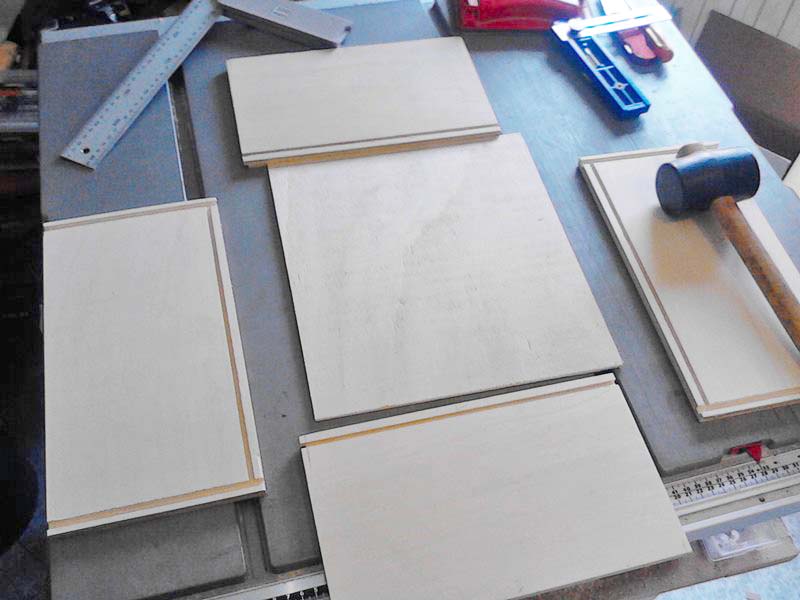 Scanalature dei cassetti per la giunzione a dente e canale