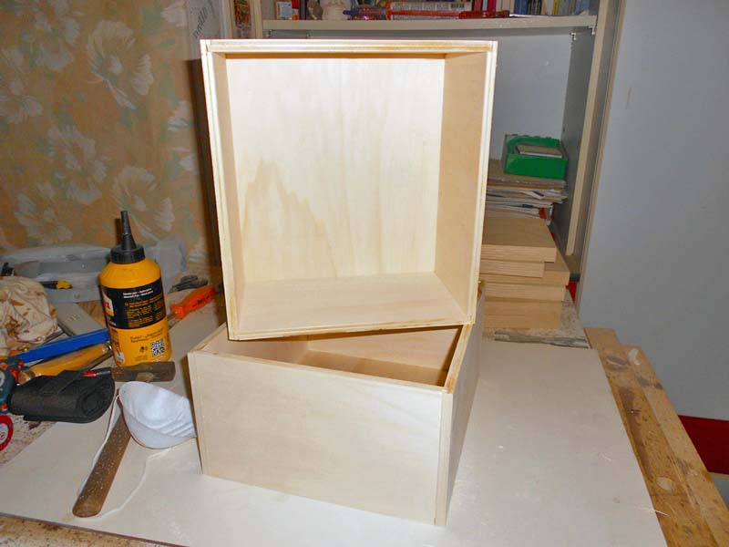 Cassetti del comodino in rovere finiti