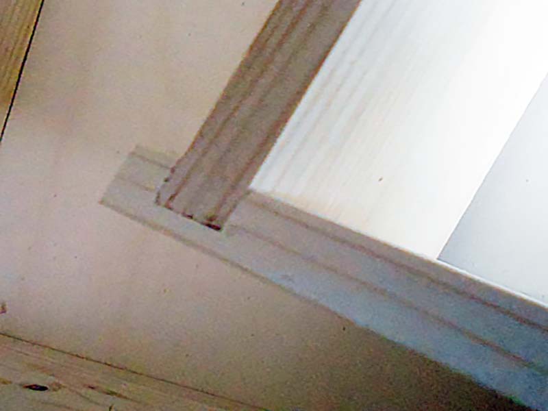 Dettaglio dell'incastro tra i laterali ed il posteriore del cassetto