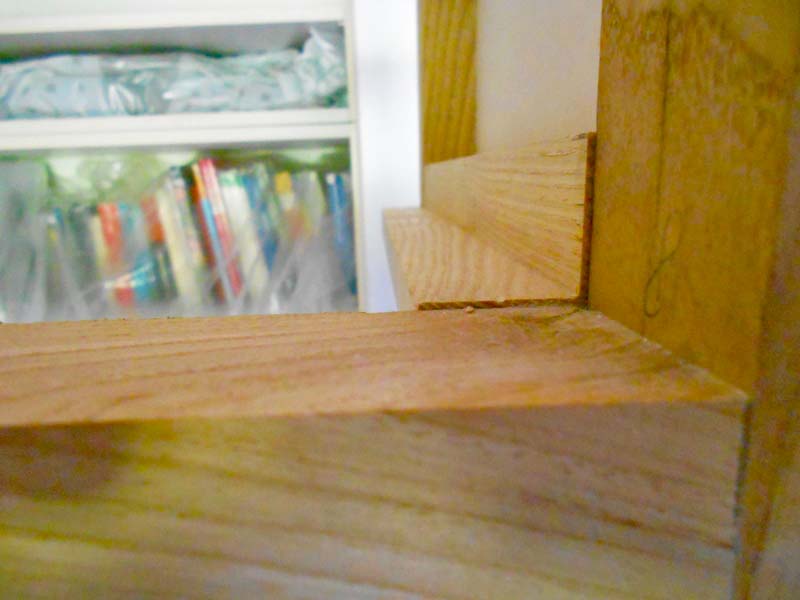 Le guide inferiori dei cassetti sono montate 2 mm più in alto rispetto ai traversi