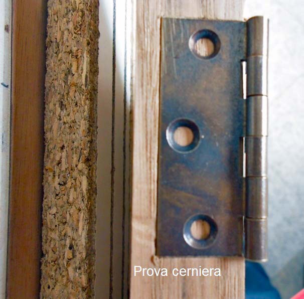 Prova montaggio cerniera nello scasso fatto con la fresa