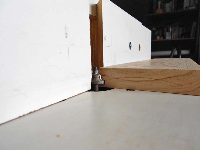 Prima passata per la modanatura dello zoccolo