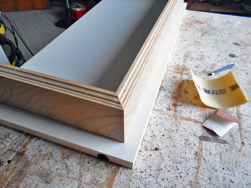 Prova giunzione a secco dello zoccolo della credenza