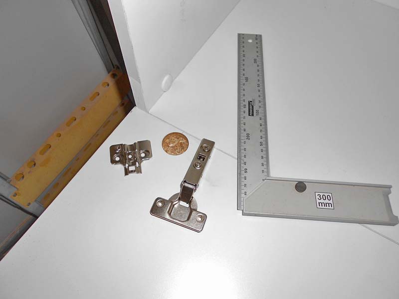 Installing snap hinges